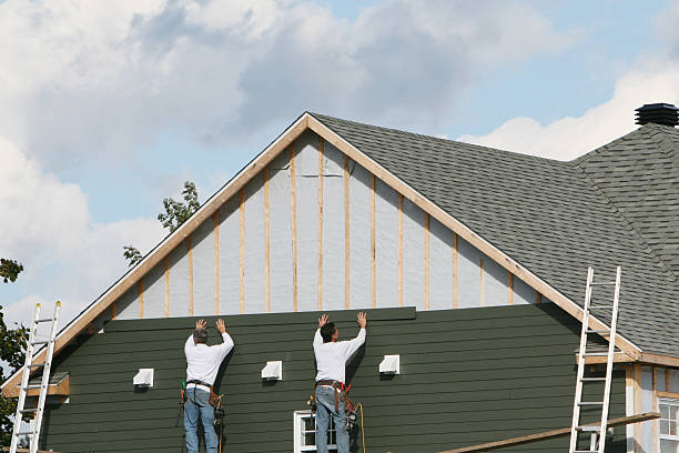 Professional Vinyl Siding technician working in New Bloomington, OH